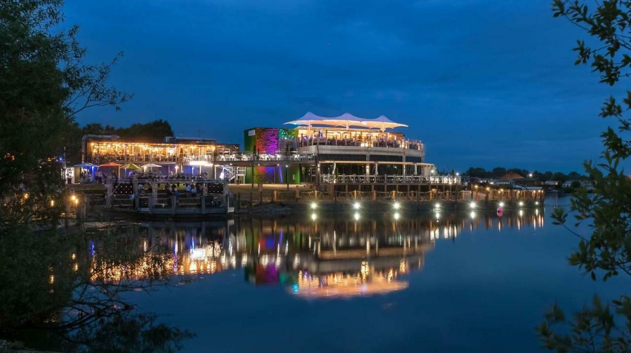 The Salsa Attractive Accomodation At Tattershall Lakes 외부 사진